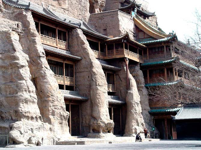 Vchod do jeskyní v Yungangu